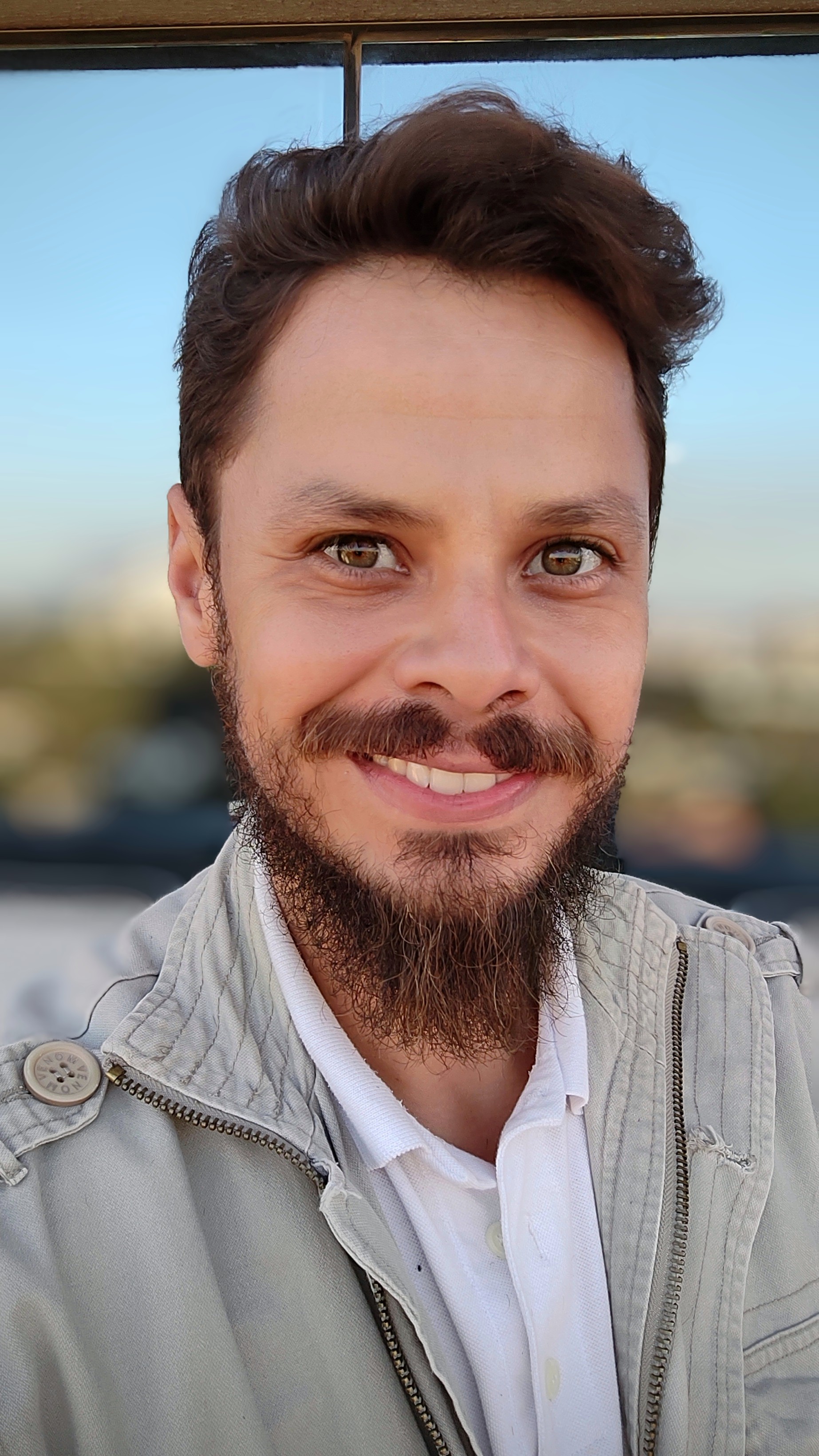 Dr. Cláudio E. C. Leite
